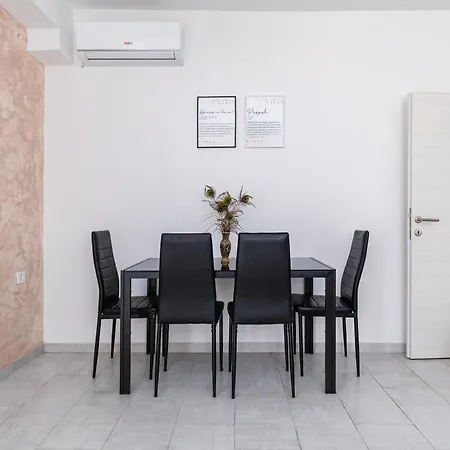 Apartment Raffaello *